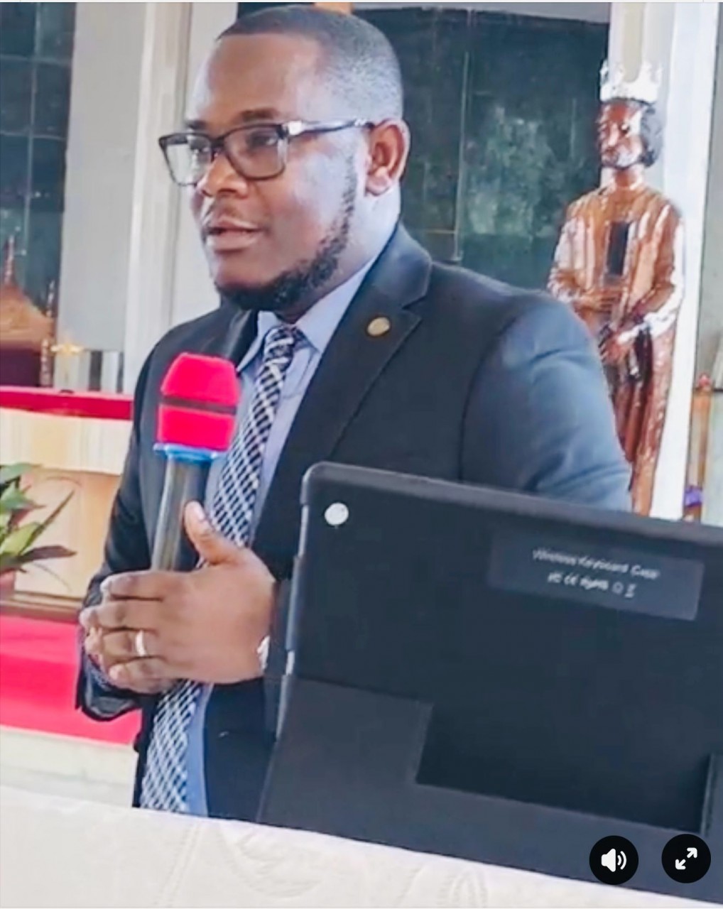 “Rise Forward with Faith” Dep. Finance Minister Jones Rallies St. Martin’s Graduates